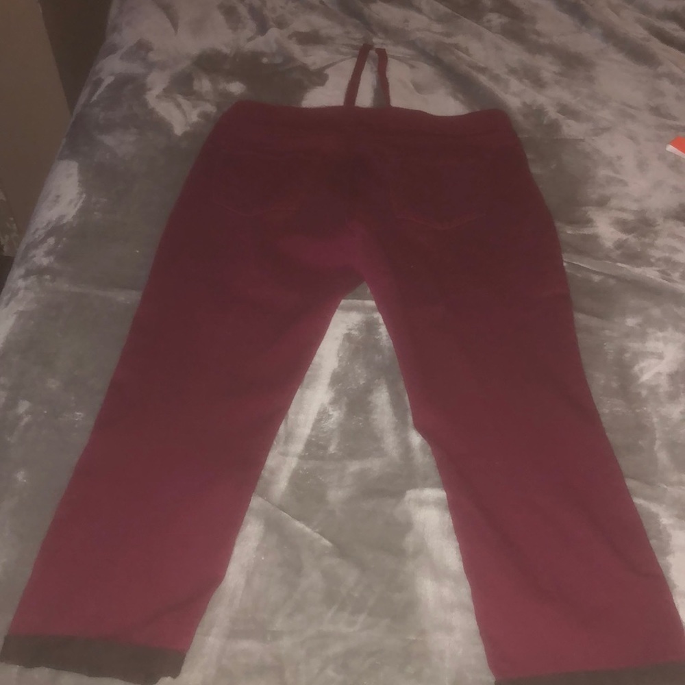 Red capris - Picture 2 of 2